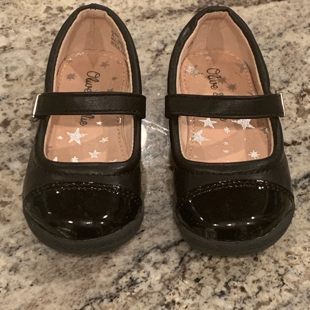 Olive and Edie kids dress shoes size 6M